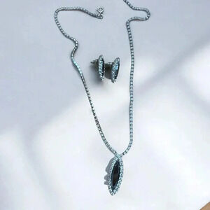 Vinrage Elegant Silver Necklace and Earring Set  with Black Stone Setting 16”